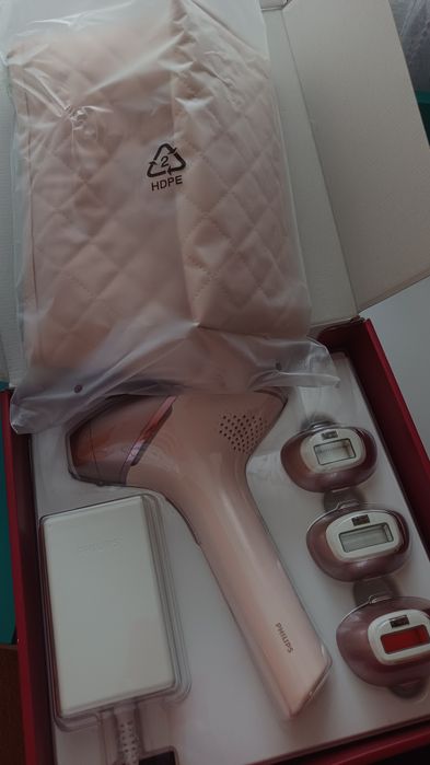 Фотоепілятор Philips Lumea 9900