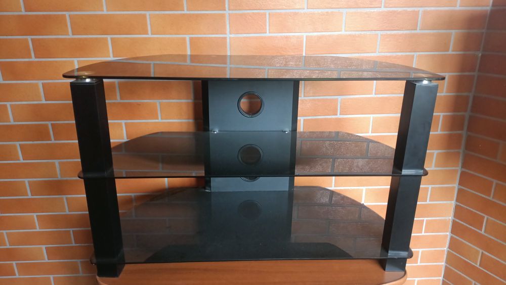 Stolik szklany pod telewizor oraz sprzęt rtv.