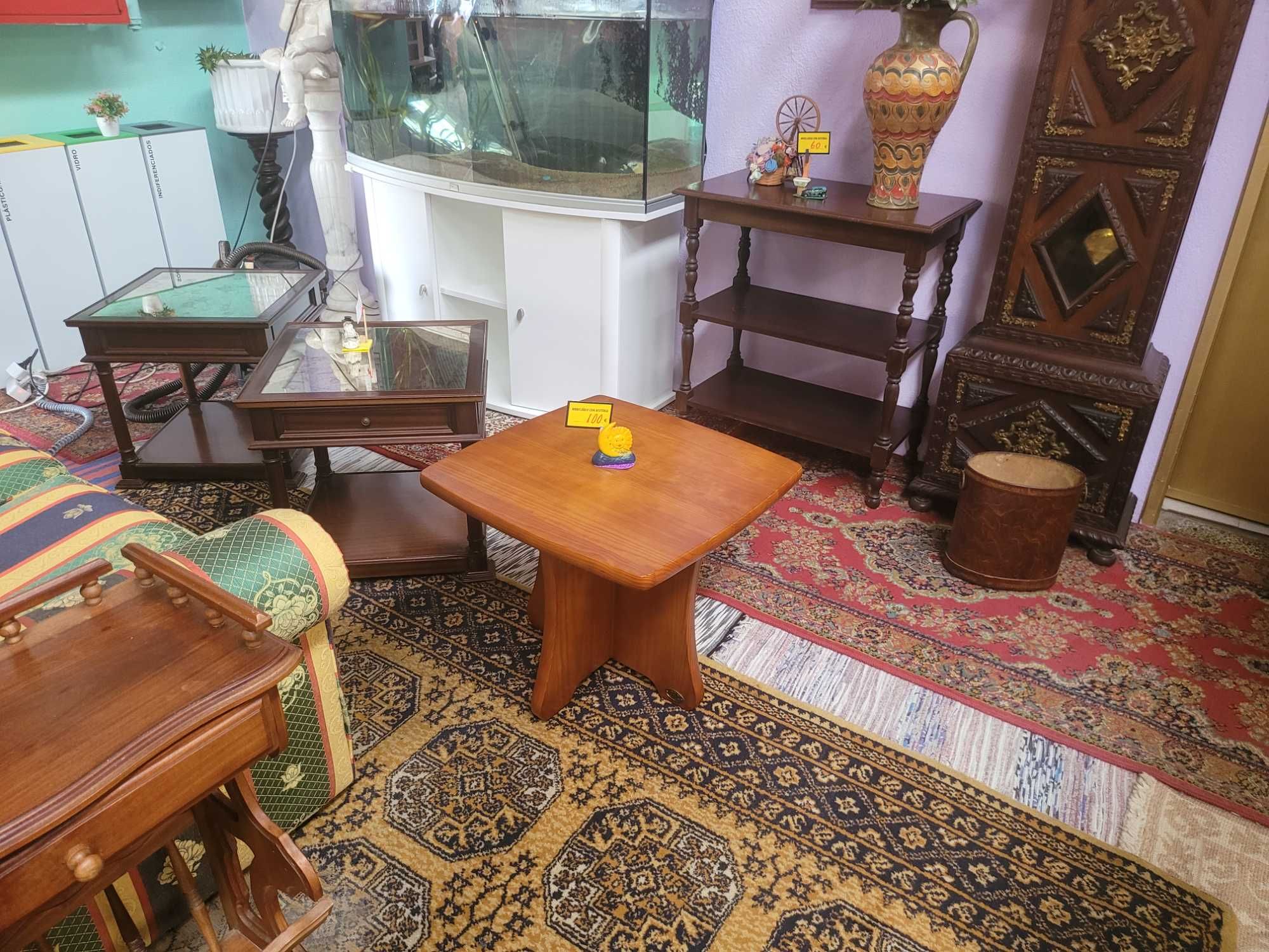 Mesa de centro em madeira maciça - óptimo estado