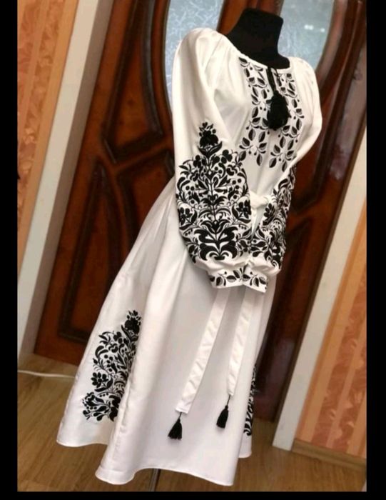 Шикарні  вишеті плаття