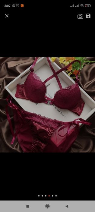 Комплект бюстгальтер пуш ап декольте и трусики
