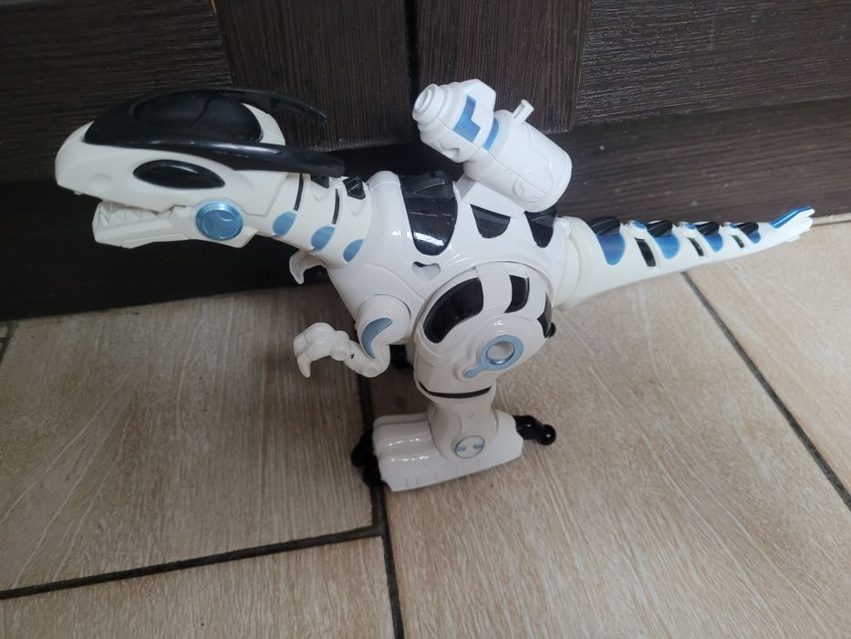 Інтерактивний робот "Дракон"