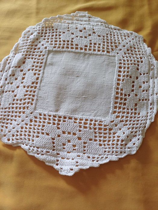 Conjunto 3 Naperons em Linho e Renda