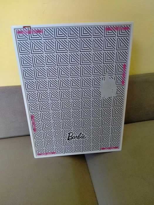 Szafa na ubrania Barbie Fashionistas Garderoba zabawka jak nowa