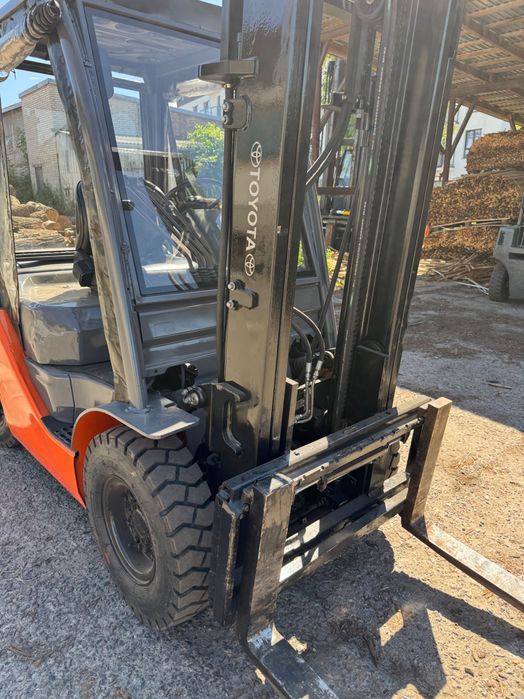 Навантажувач вилковий