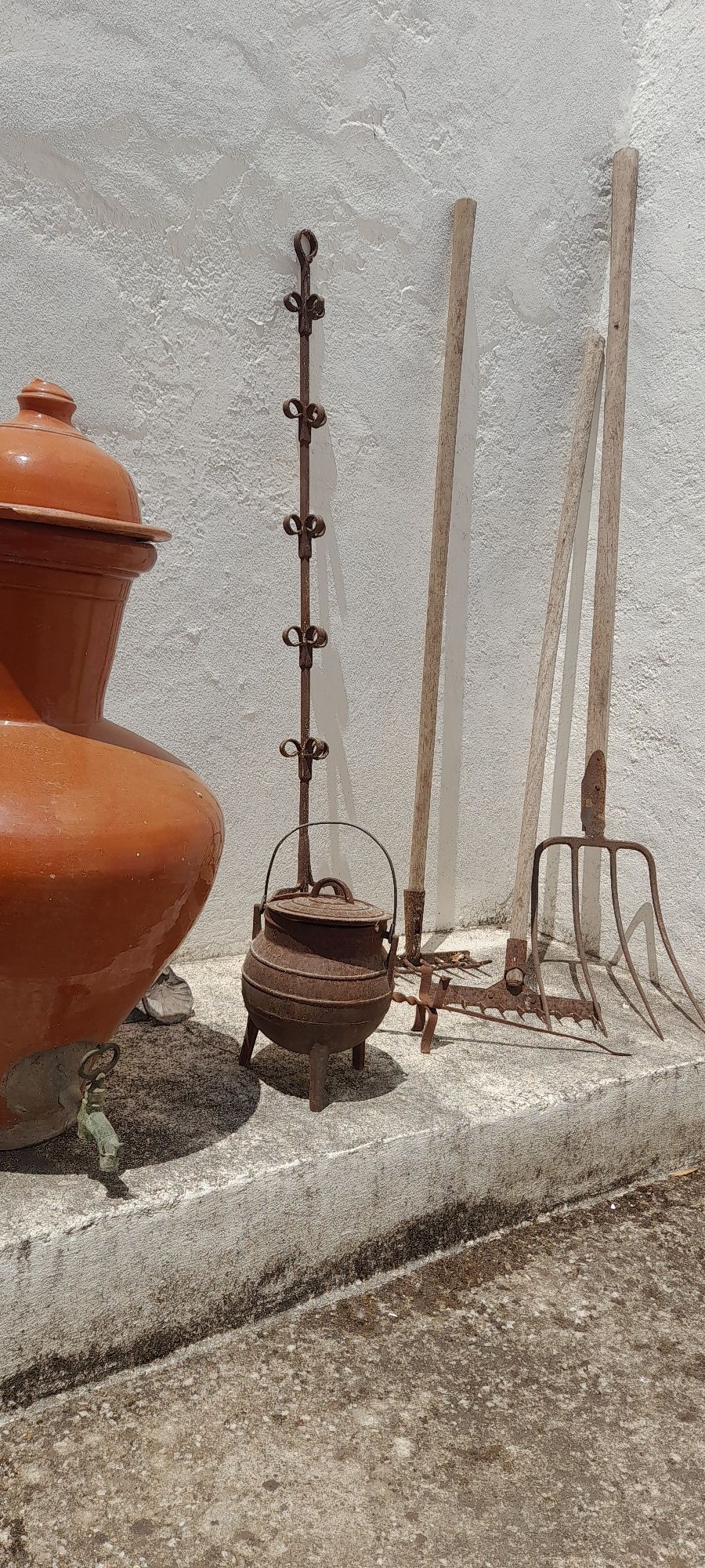 Lote de Objectos rusticos e ferramentas antigas ou usadas