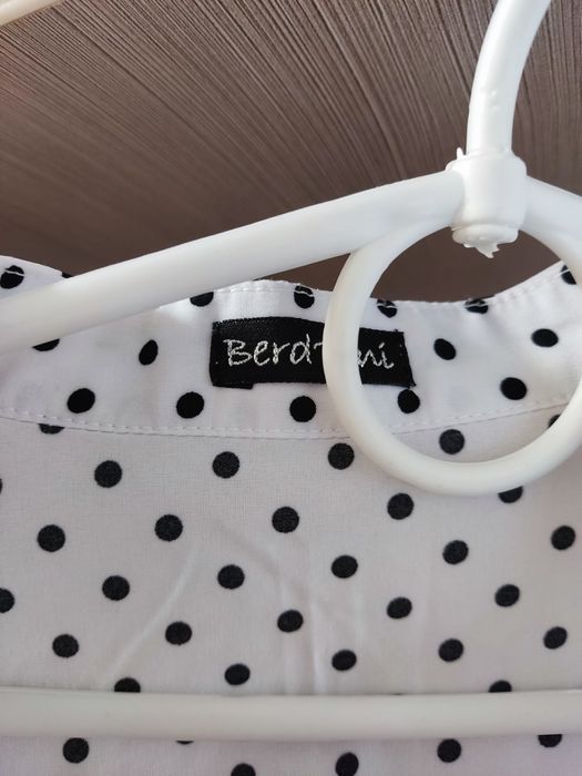 Ділова блуза в горошок