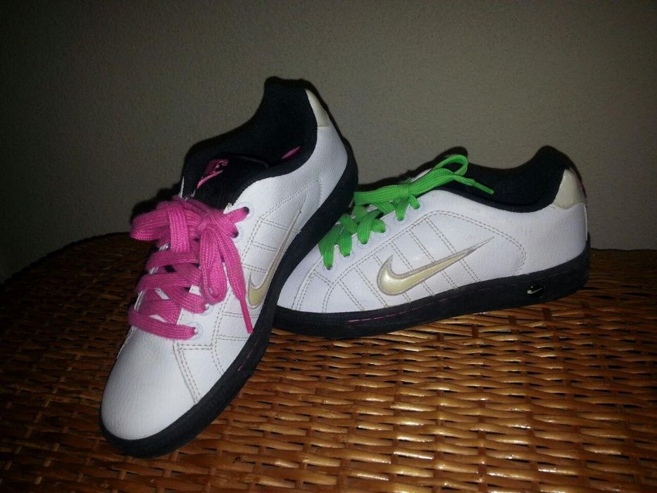 Calçados esportivos mulheres NIKE, tamanho 36 USADO COMO NOVO
