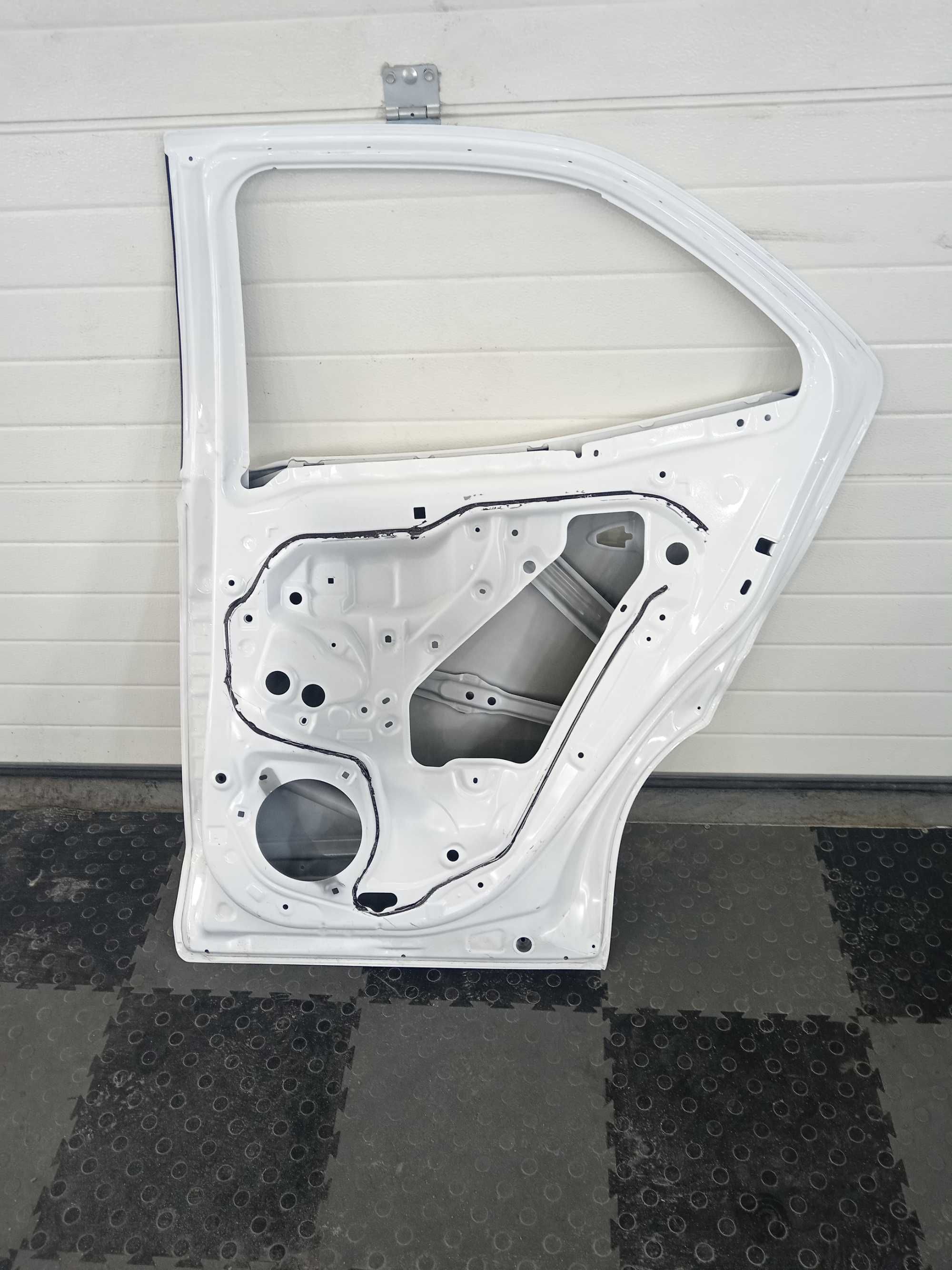 Двері задні права для Toyota Yaris Cross