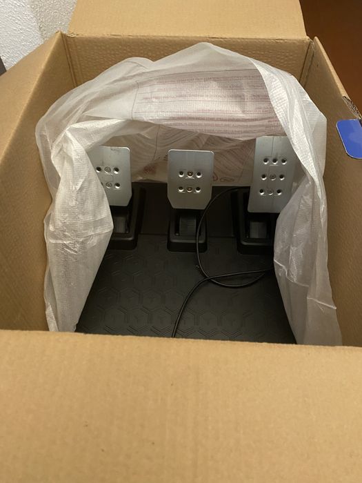 Volante + Pedais THRUSTMASTER T248 (PS4, PS5 e PC) + suporte