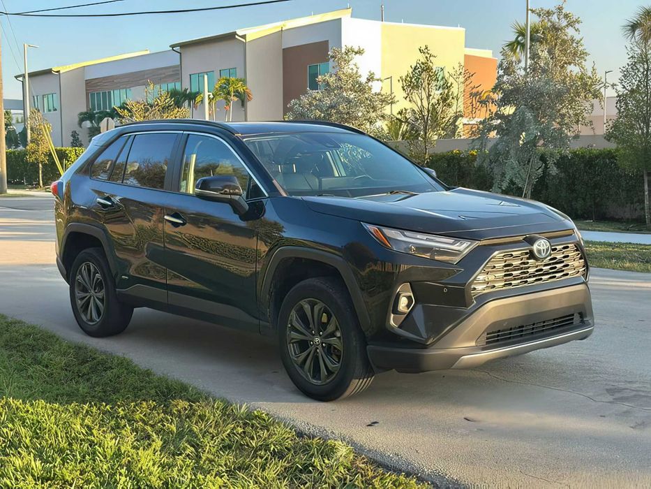 Toyota RAV4      2023