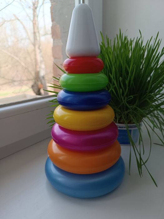 Дитяча іграшка пірамідка