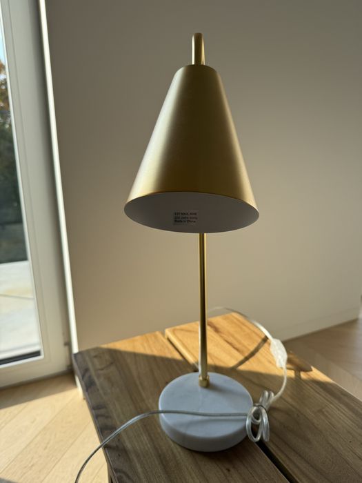 Lampa stołowa z marmurową podstawą Zara Home