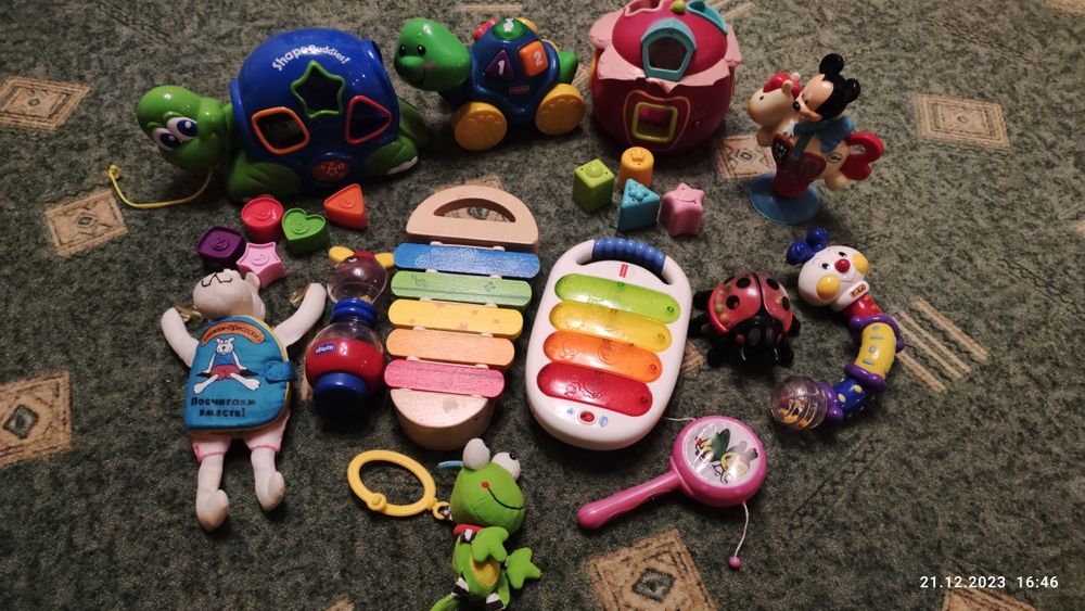 іграшки різні  на всі возраста