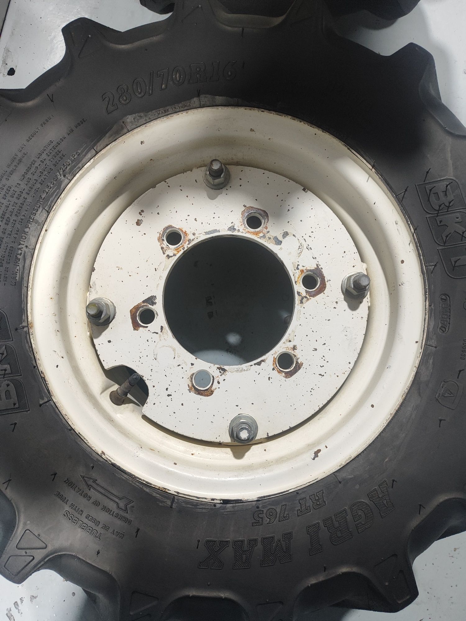 2 pneus como novos bkt 280-70R16 Agrimax - Oferta da entrega