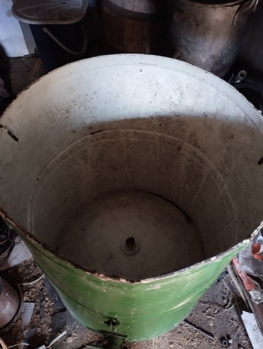 Улья, медогонка, рамки