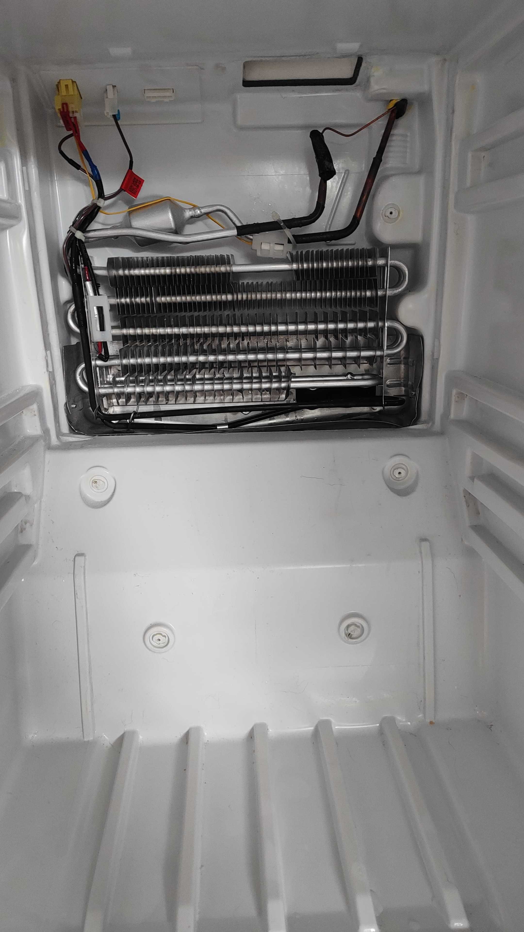 Lodówka Samsung - BRB260010WW (Lodówka chłodzi, zamrażalnik nie)