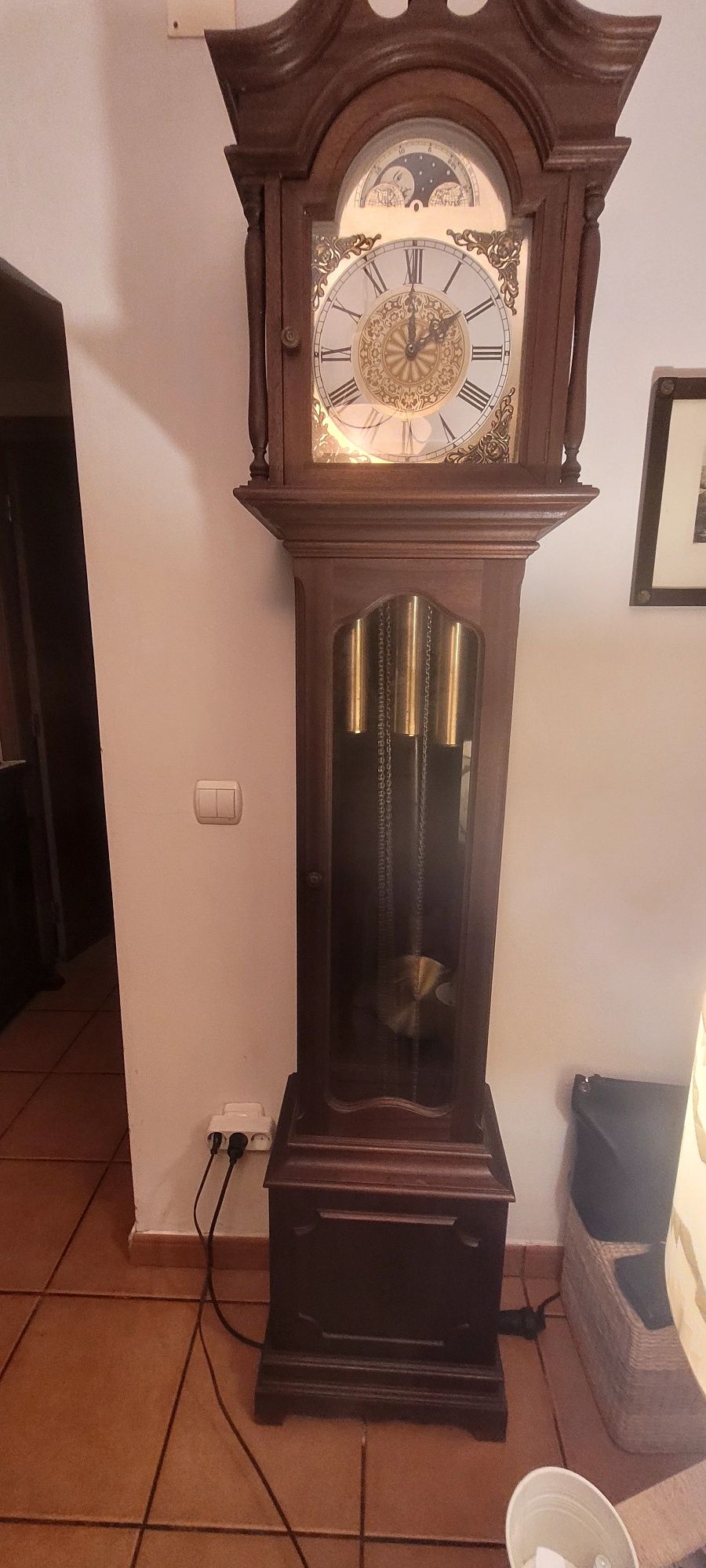 Relógio de pé alto