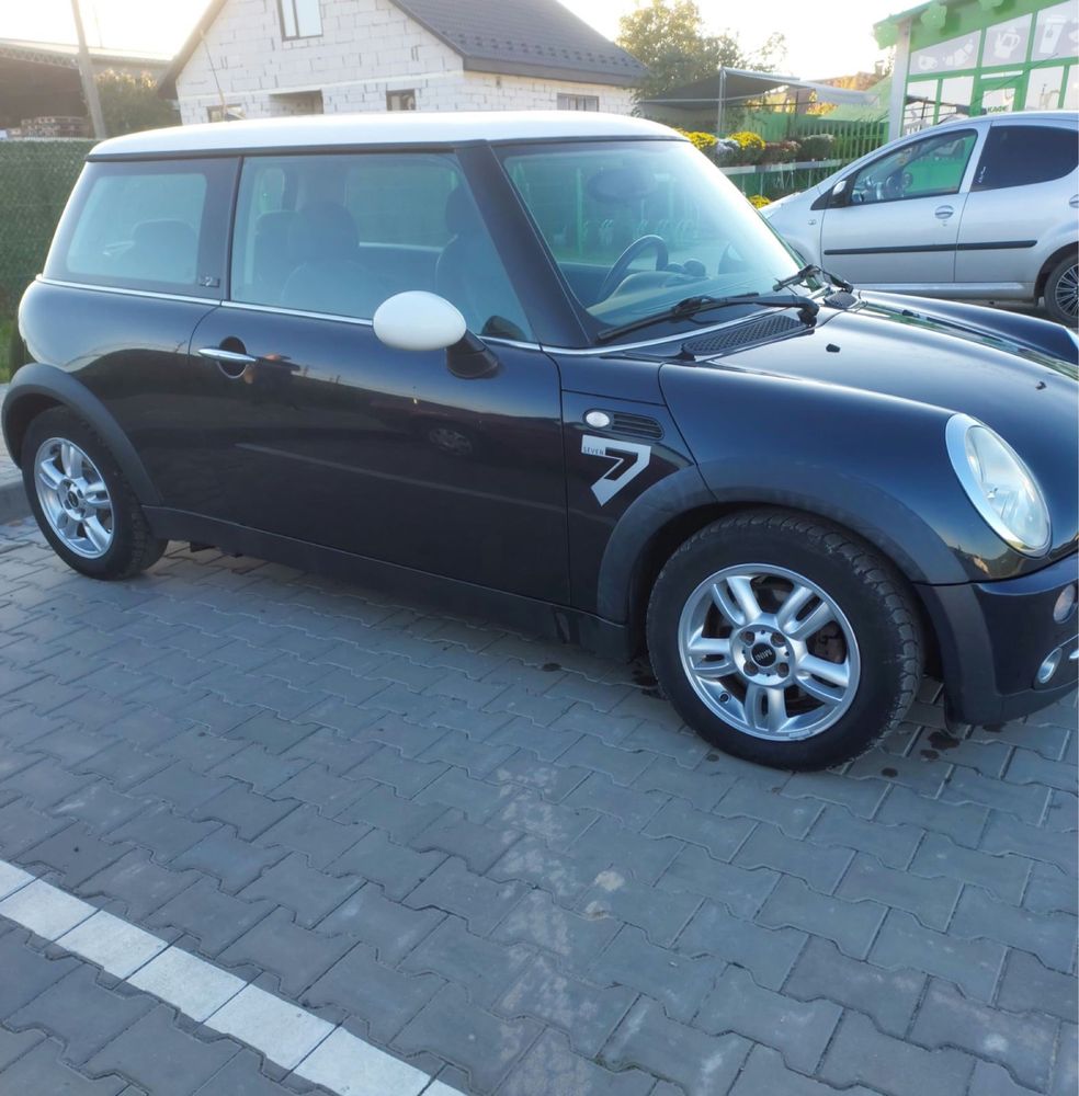 Продам авто MINI 2006 р механіка бензин 1,6