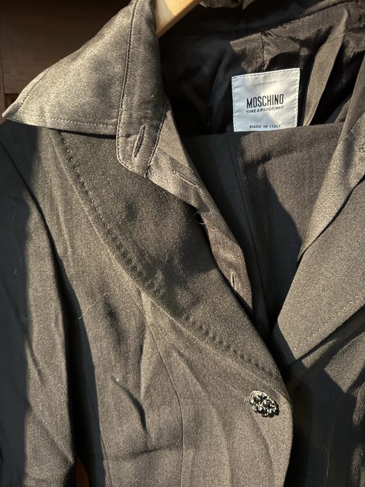 conjunto de casaco e calças Moschino