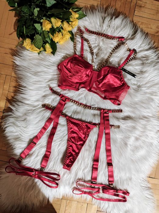 Czerwona sexi bielizna erotyczna komplet uprząż harness podwiązki
