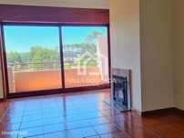 Apartamento T2 renovado na Praia de Esmoriz, com varanda e lg garagem