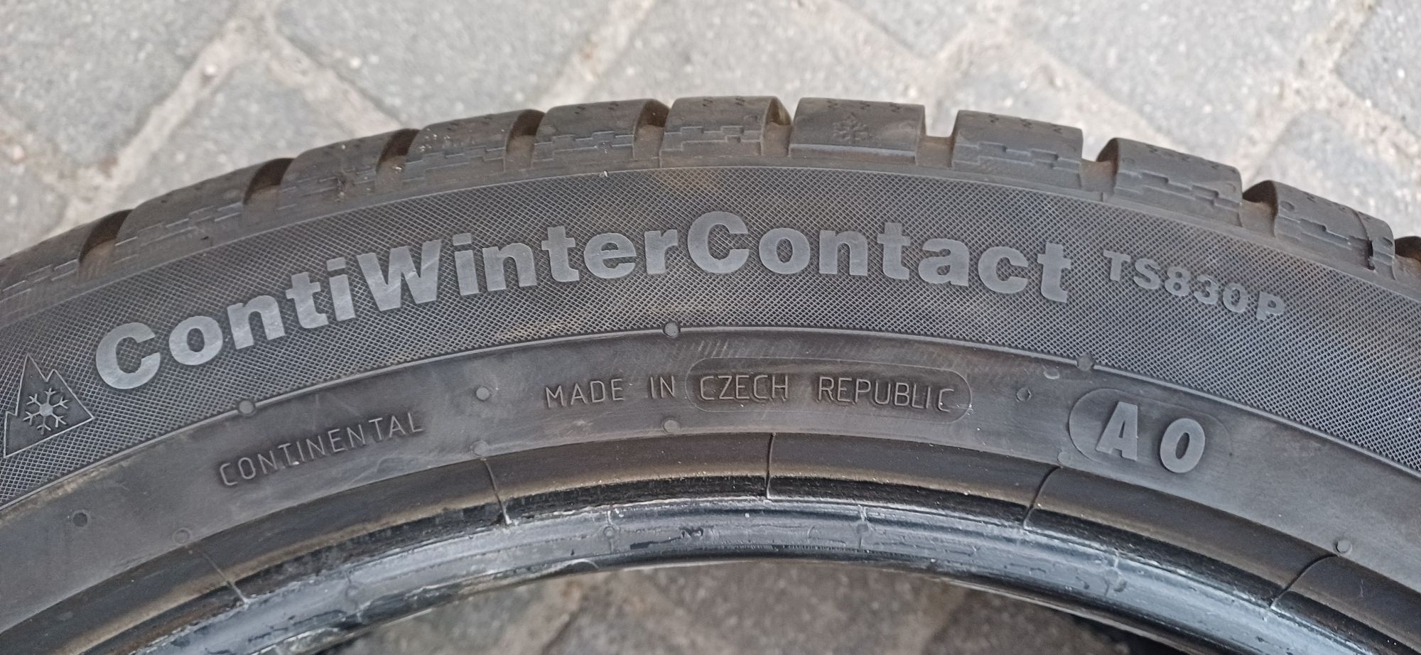 235/45R19 99V CONTINENTAL , komplet opon zimowych.