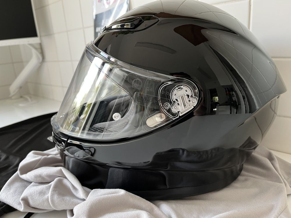 Capacete AGV K6 Preto Brilhante – Tamanho S (55-56)