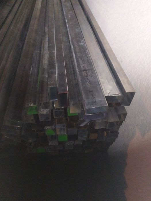 Słupki, profile grube stalowe lub ocynkowane, różne grubości ane 240cm