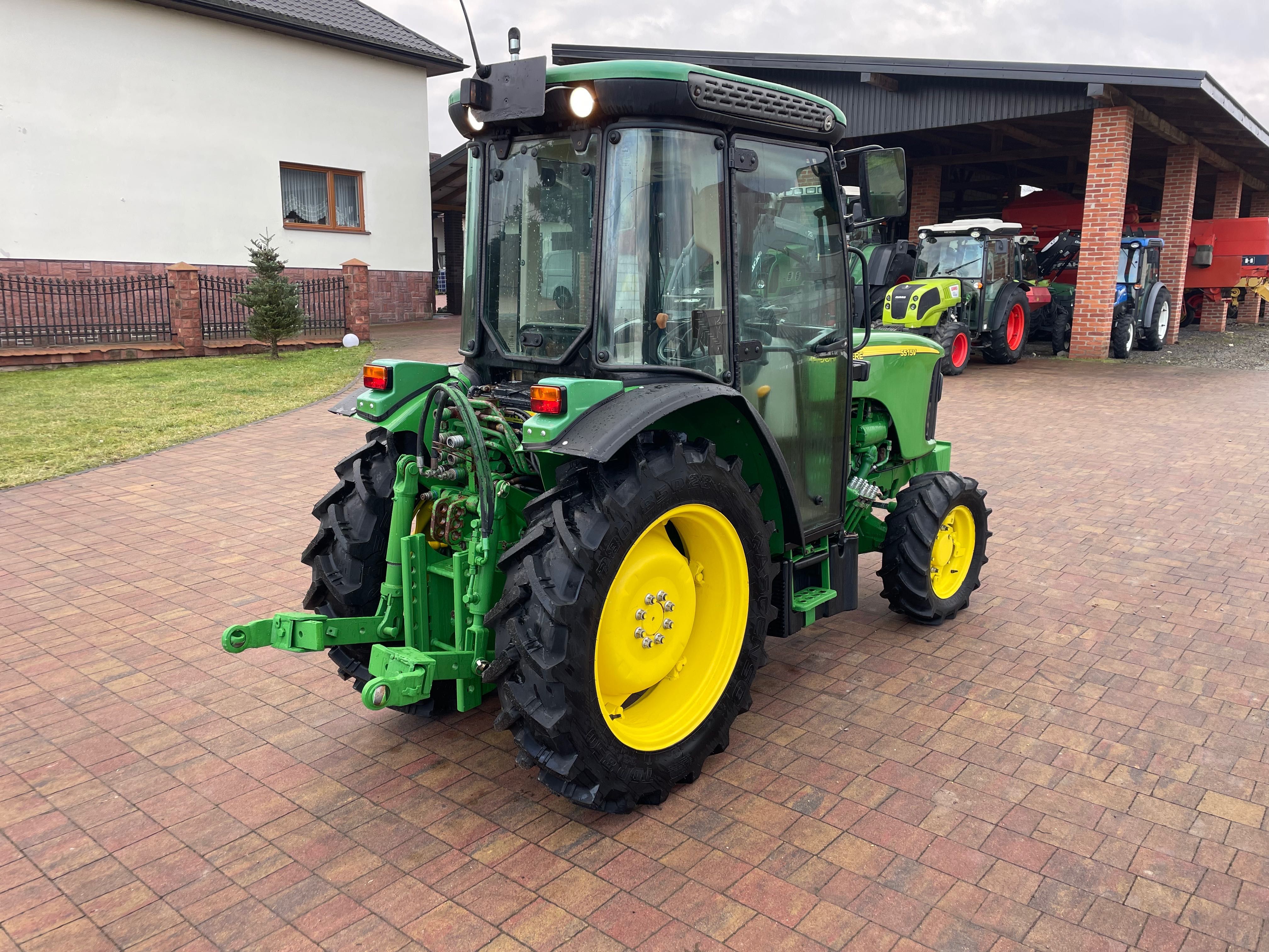 John Deere 5515V ciągnik sadowniczy sprowadzony