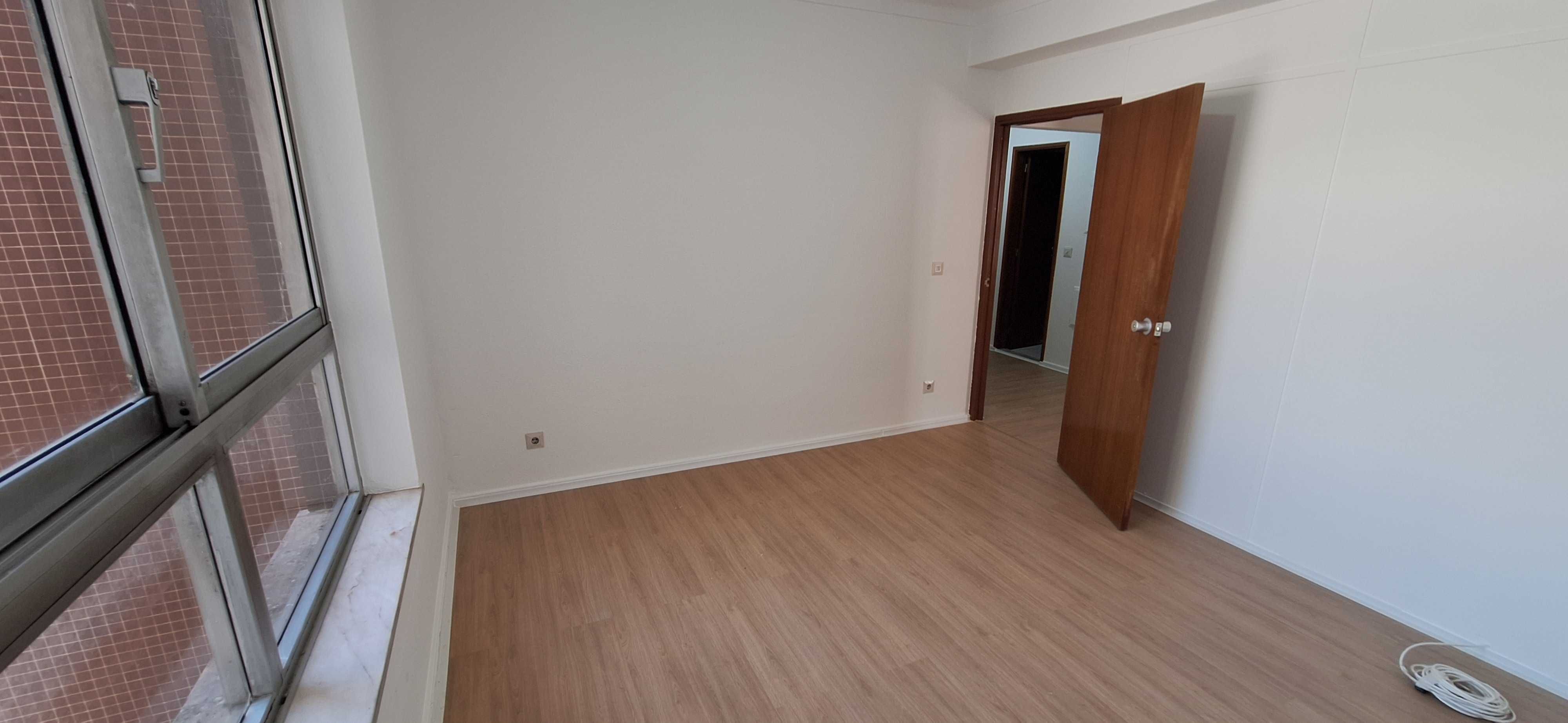 Arrenda- se Escritório na av.Fernão Magalhães