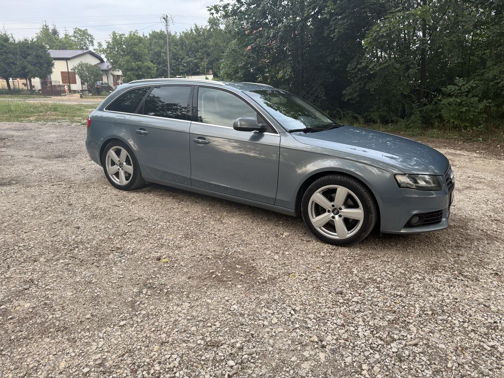 Audi a4 b8 2.0 TDI 2010 rok