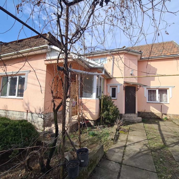 Здається дім біля термального басейна в Берегово подобово