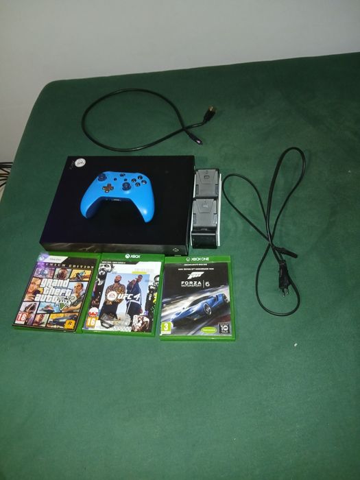 Xbox one x 4k 800gb+3 gry