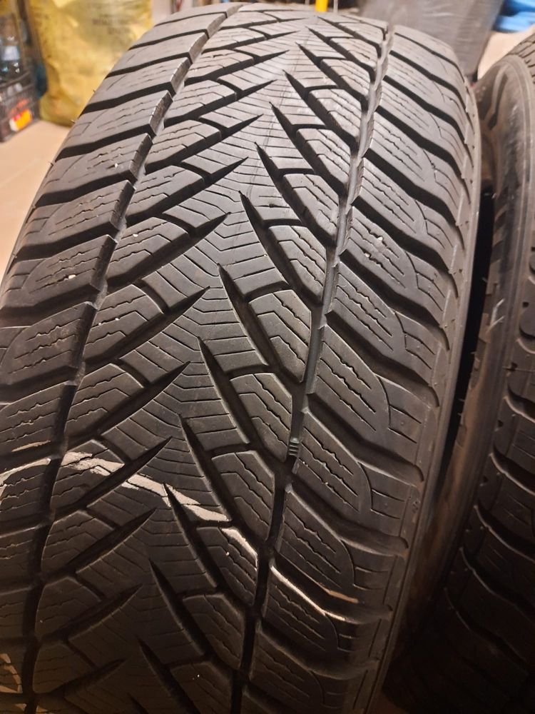 Opony zimowe do SUVa - Goodyear 255/60/18 UltraGrip SUV 4x4