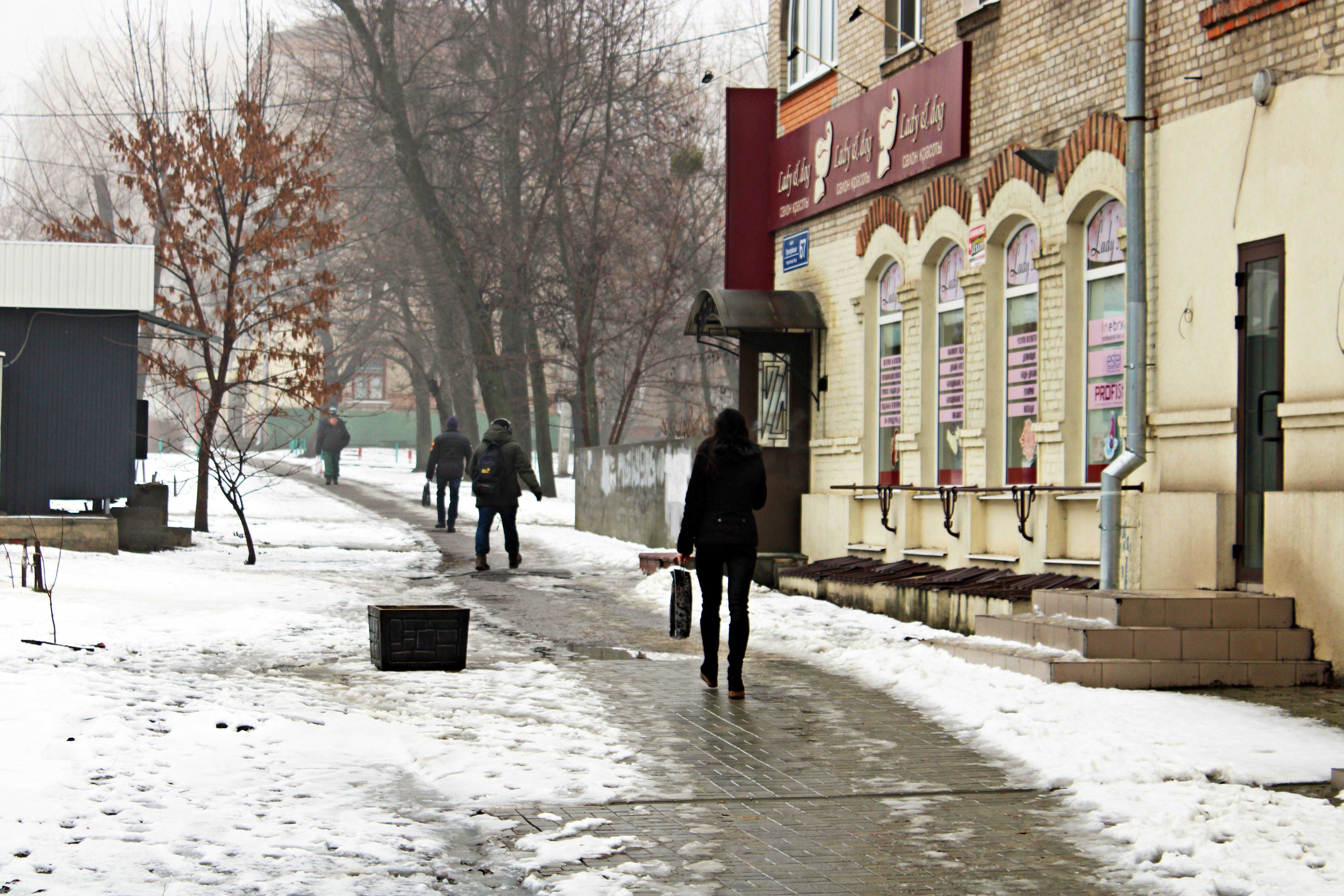 Холодна гора. Фасадне приміщення у спальному районі