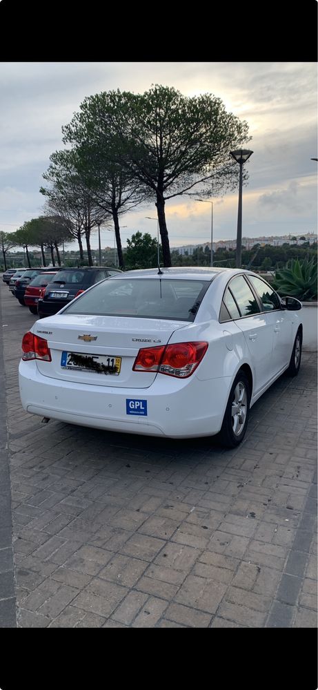 Cruze com GPL por 6.000.00Carro muito economico.
