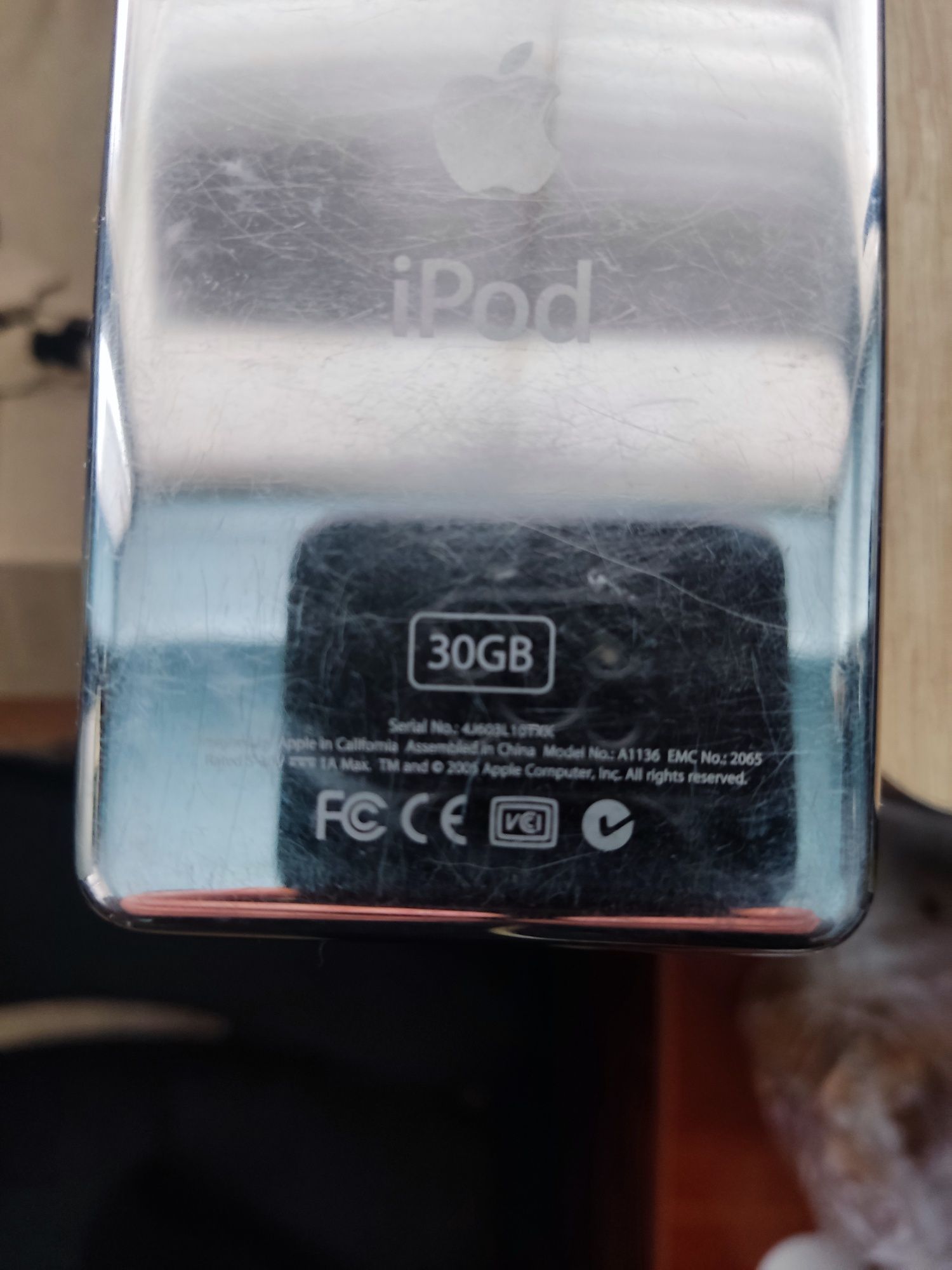 iPod, 32 gb + зарядний пристрій