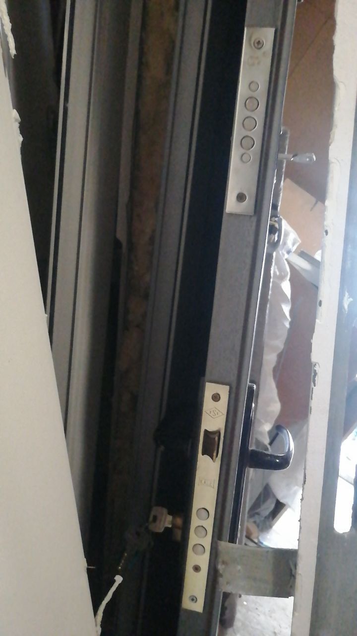 Броньовані, алюмінієві з склом і Двері+рамка міжкімнатні після банку в