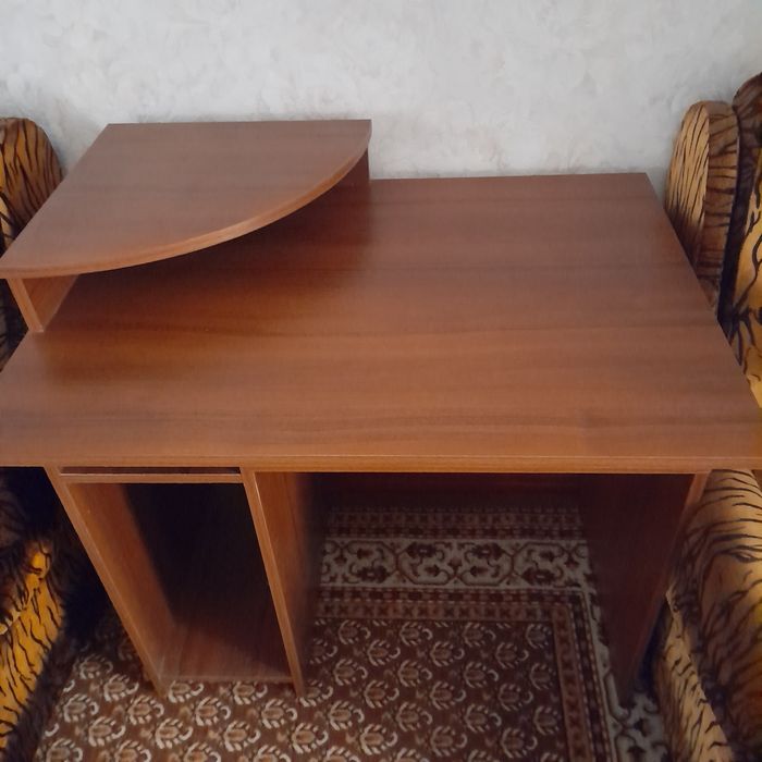 Компьютерний , письмовий стіл