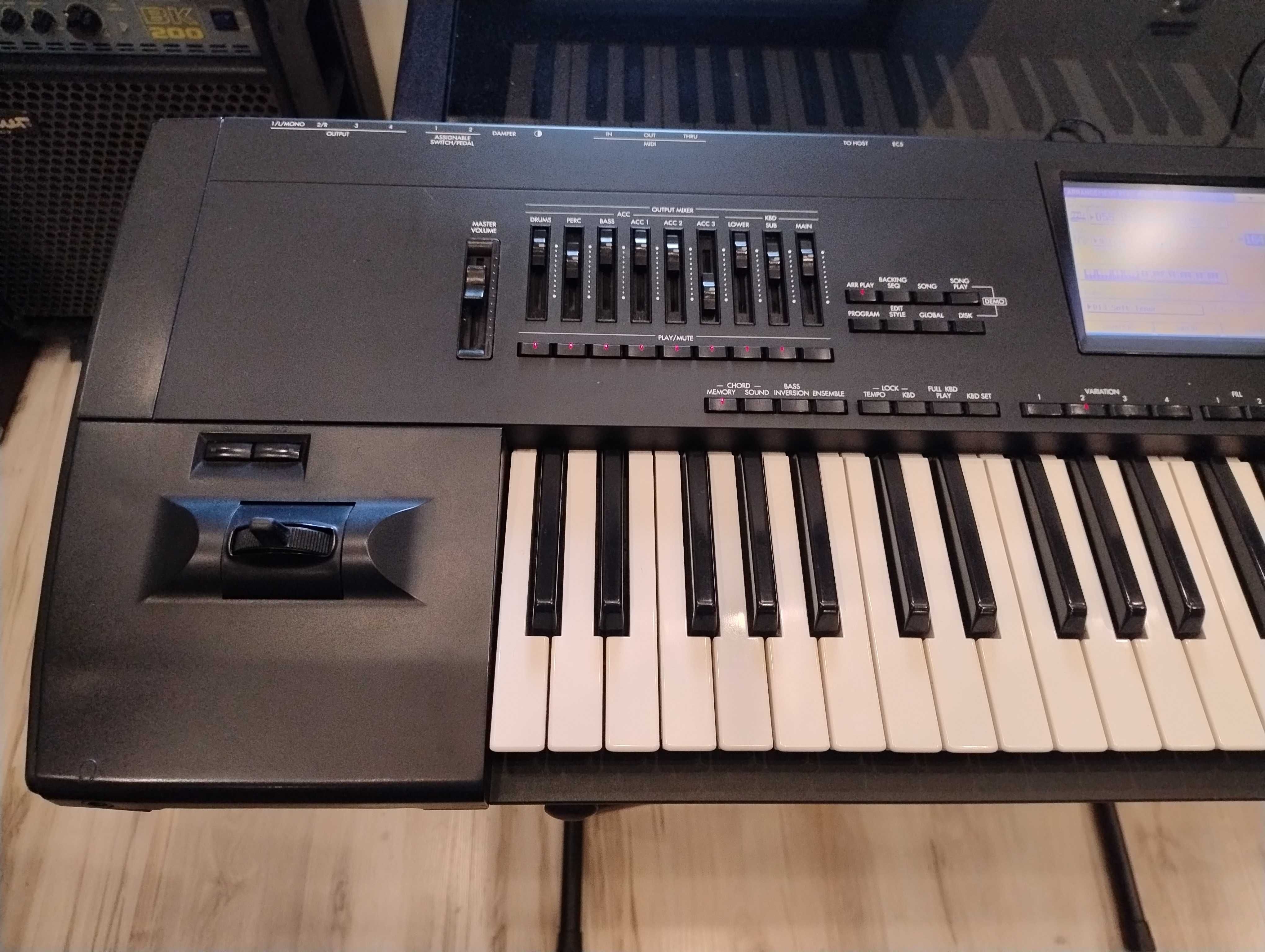 syntezator/ workstation Korg i30 HD