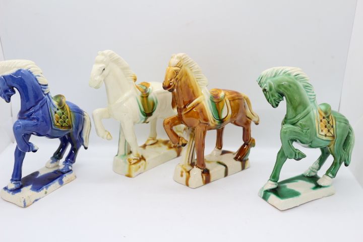 4 Cavalos Porcelana Chinesa Antiga Dinastia Tang 3 cores anos 70