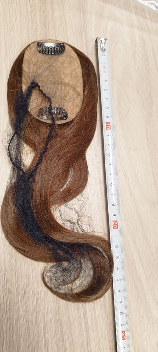 Topper syntetyczny w kolorze brązowym