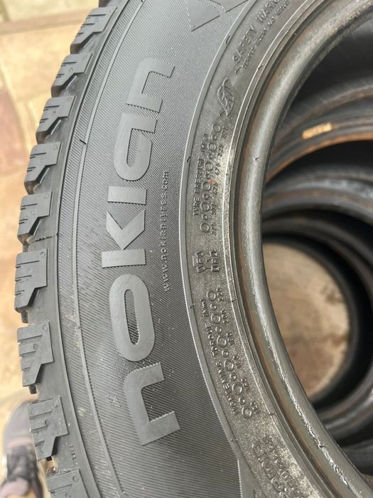 Резина шини Nokian зима 195/70 r15 c