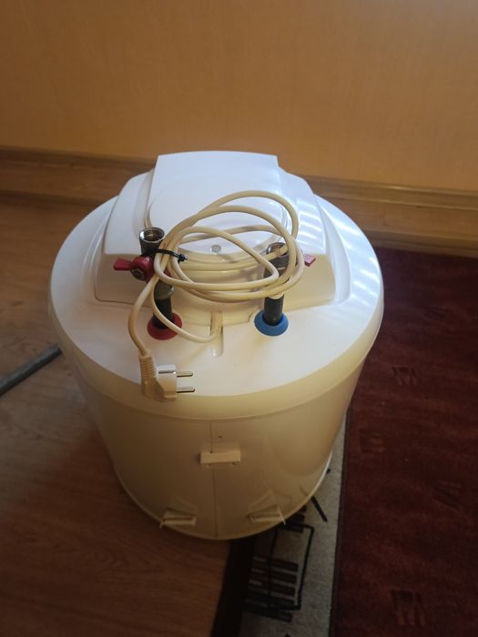 Elektryczny ogrzewacz wody bojler WJ Mister 40 l.