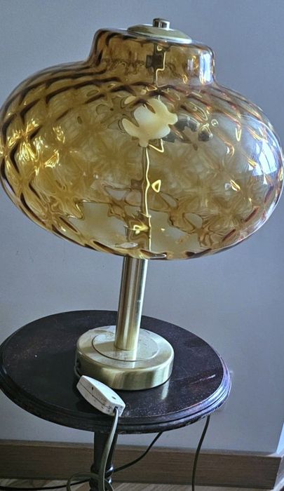 Lampa stołowa elegancka