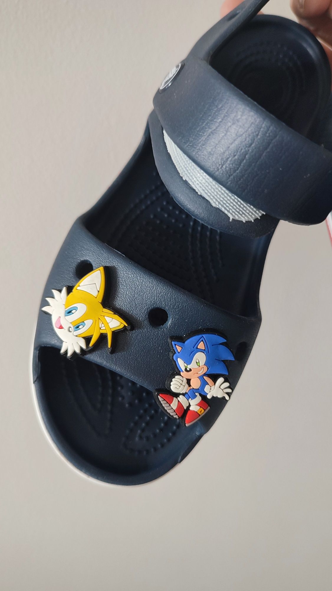 Sandały Crocs granatowe z 5 przypinkami Sonic Pokemon rozm 32 lato
