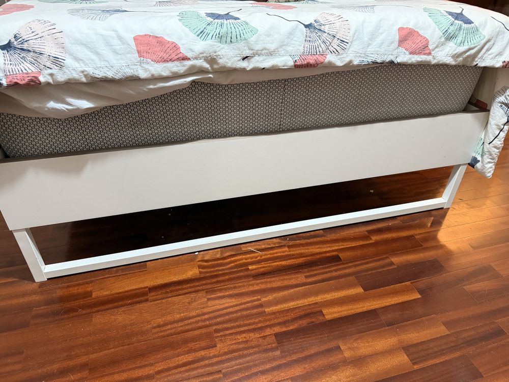 Cama de casal IKEA