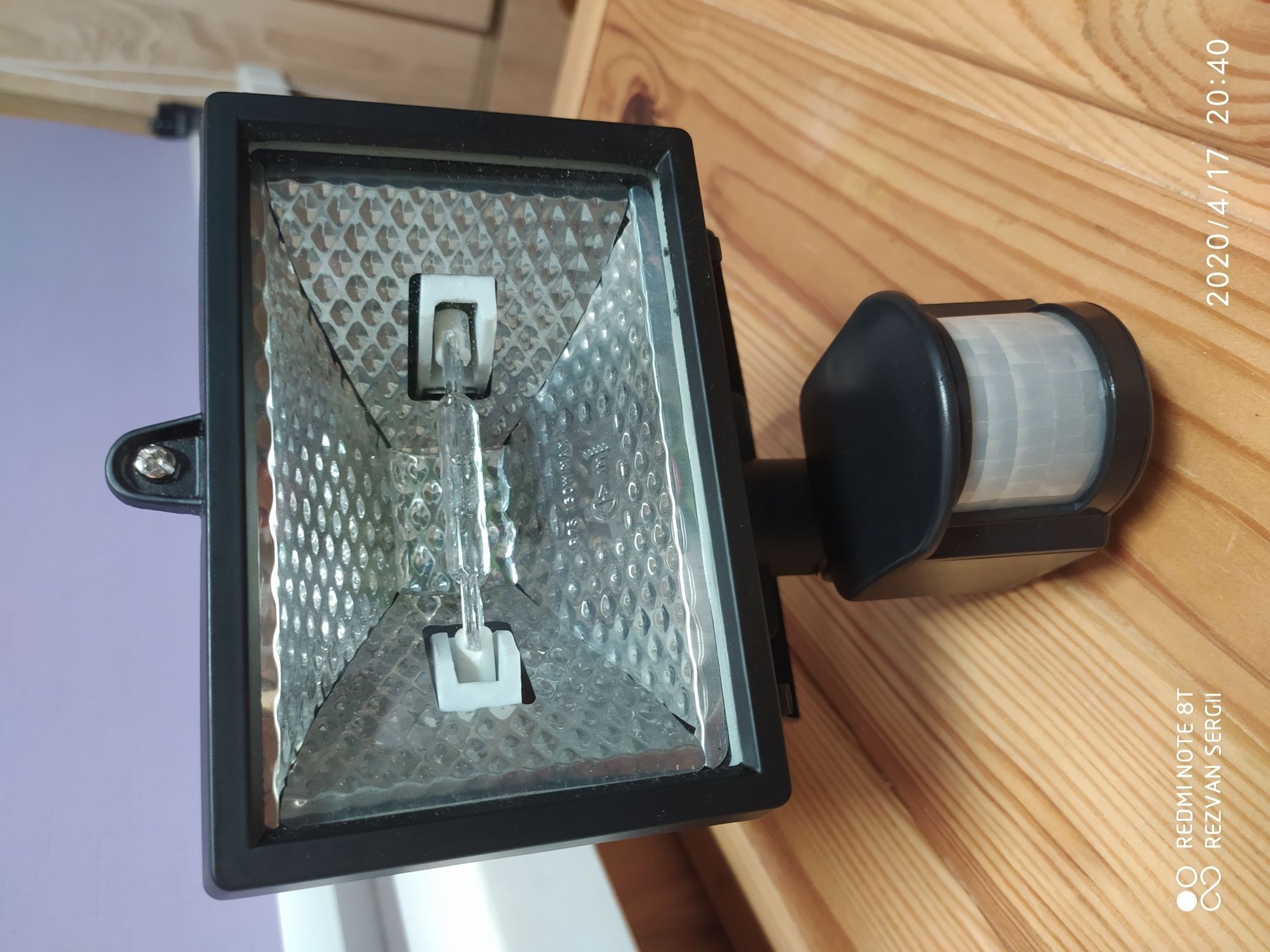 Прожектор галогенный с датчиком движения 150w