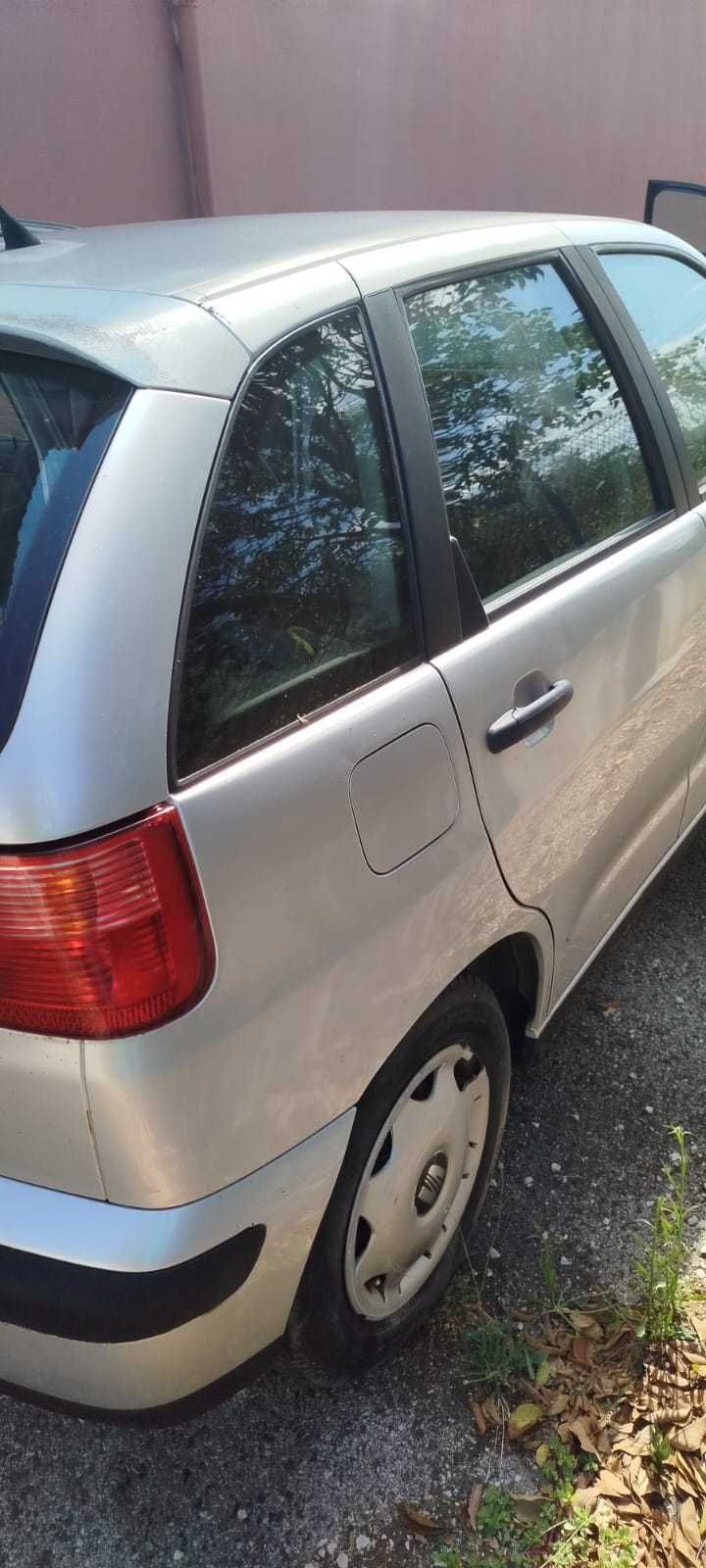 SEAT Ibiza 2000 será  vendido c inspeção feita